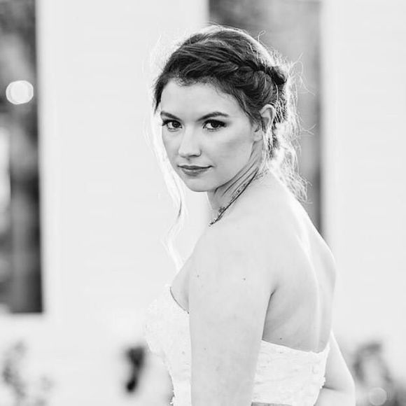 Meet your Posher, Taylor - Picture 1 of 1